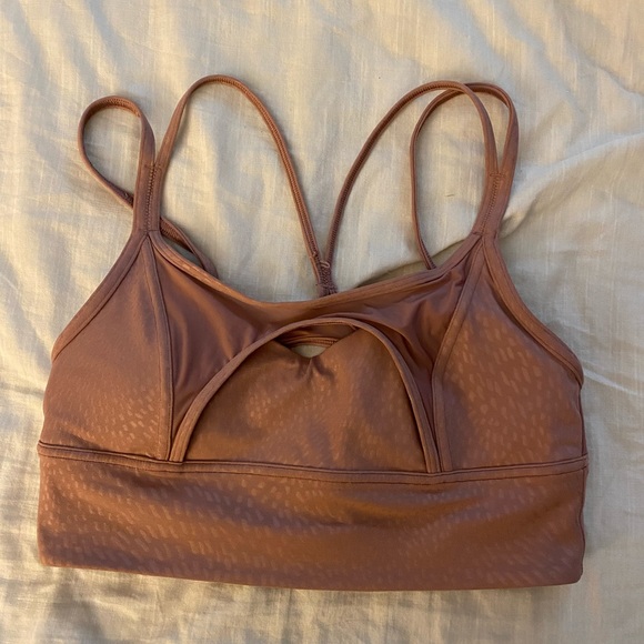 New Lululemon Nulu and Mesh Yoga Bra
Jewel Emboss Spiced Chai - Picture 8 of 9